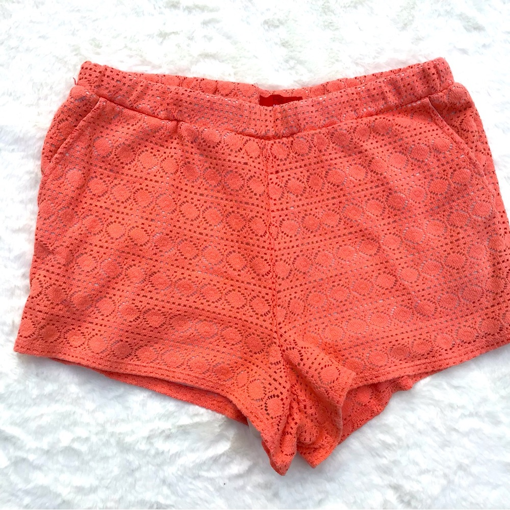 Red by Saks Fifth Avenue Size M pale orange laced shorts w/ side pockets
